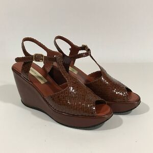 Pons Quintana Brn Woven T-Strap Peep-Toe Platforms